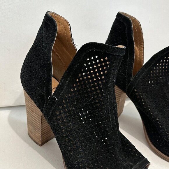 Lucky Brand Larise Black Perforated Suede Bootie Size 10M Peep Toe Cut Out Sides - Picture 2 of 8